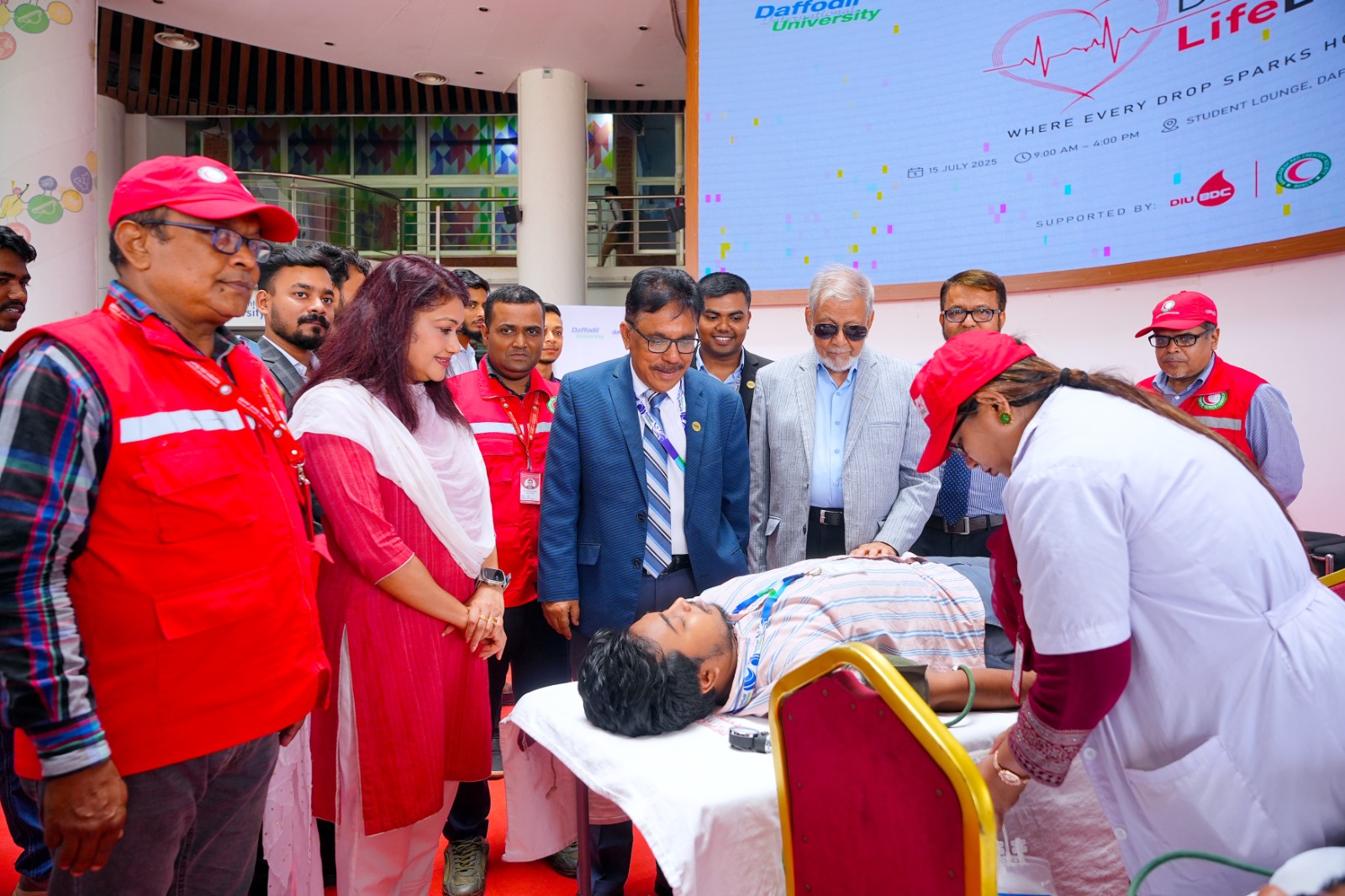 ড্যাফোডিল ভার্সিটিতে “ড্যাফোডিল লাইফলাইন” রক্তদান কর্মসূচি অনুষ্ঠিত