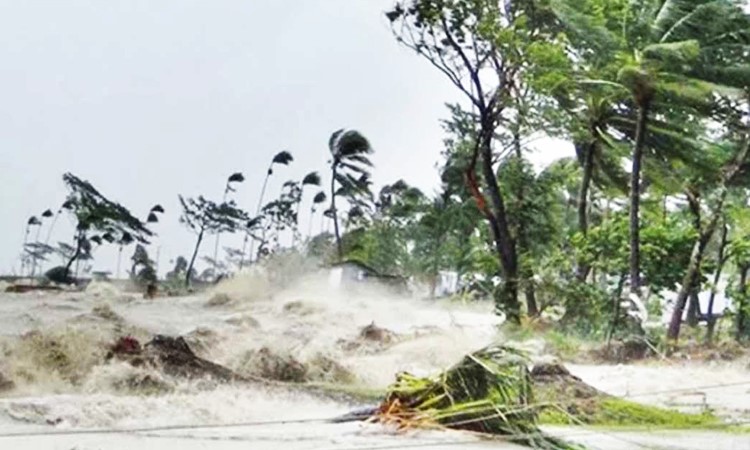 ১০ অঞ্চলে ৬০কিমি বেগে ঝড়ো হাওয়ার শঙ্কা, নদীবন্দরে সতর্ক সংকেত