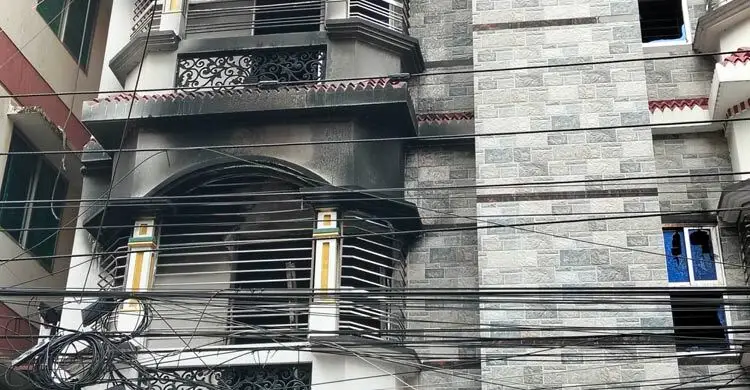 উত্তরায় আগুনে একই পরিবারের ৩ জনের মৃত্যু: অলৌকিকভাবে বেঁচে গেল বড় সন্তান রাফসান