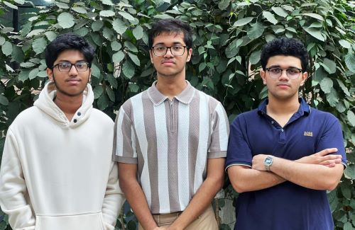 দুবাই আন্তর্জাতিক মেলায় বাংলাদেশের তিন শিক্ষার্থীর স্বর্ণপদক অর্জন