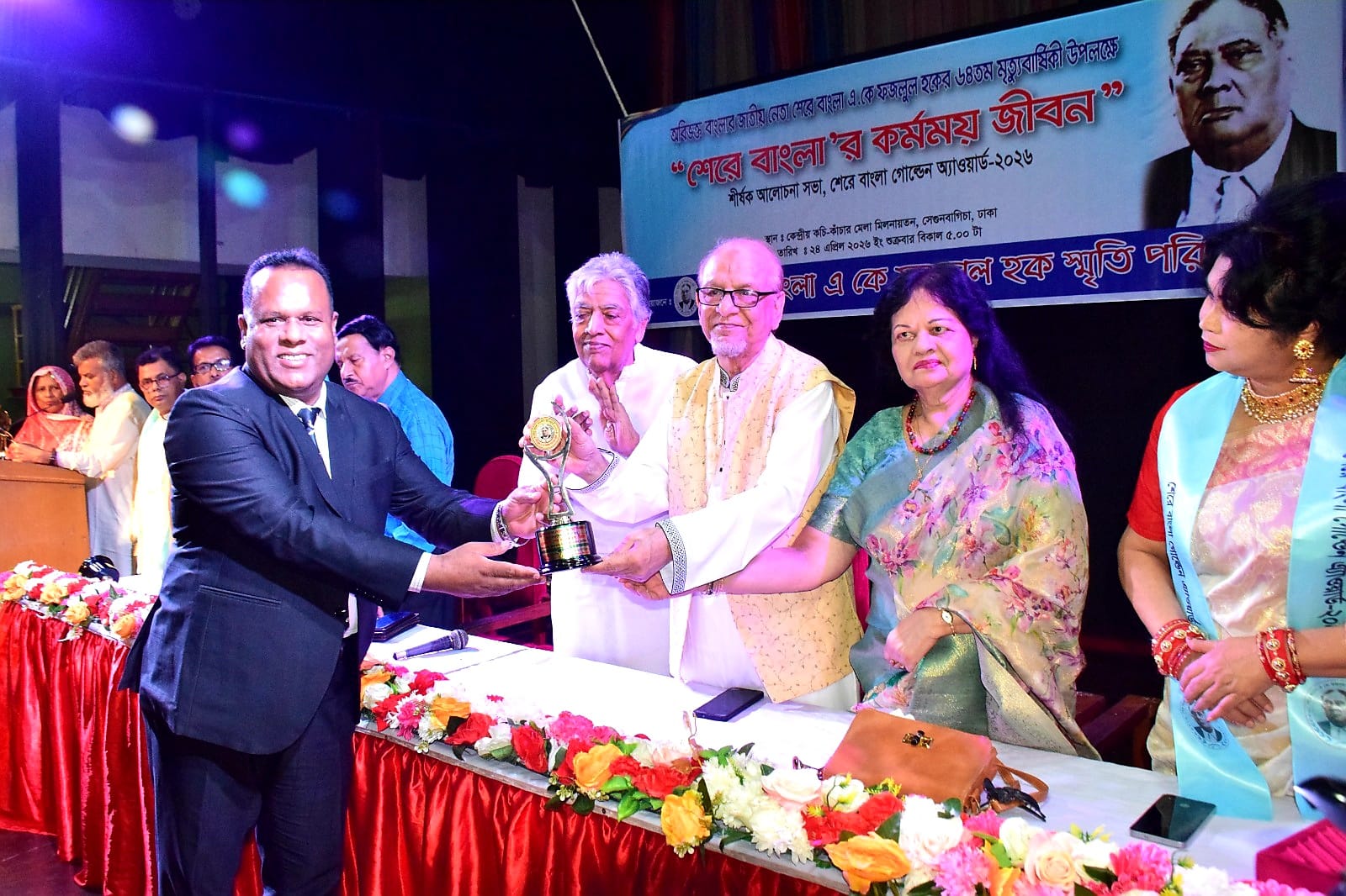 ‘শেরে বাংলা গোল্ডেন অ্যাওয়ার্ড’ পেলেন প্রফেসর ড. শেখ আসিফ এস. মিজান