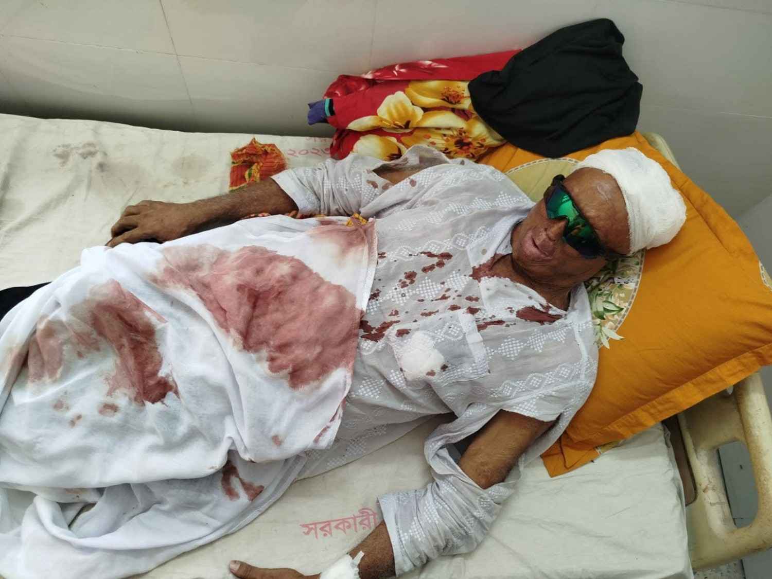 গোপালগঞ্জে স্ত্রীর &lsquo;নির্দেশে&rsquo; প্রবাসীকে কুপিয়ে জখম, হাসপাতালে ভর্তি