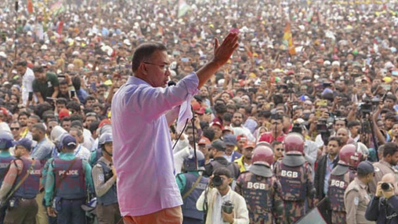 চাঁদপুরের পথে প্রধানমন্ত্রী, দিনভর একাধিক কর্মসূচিতে অংশ নেওয়ার কথা রয়েছে
