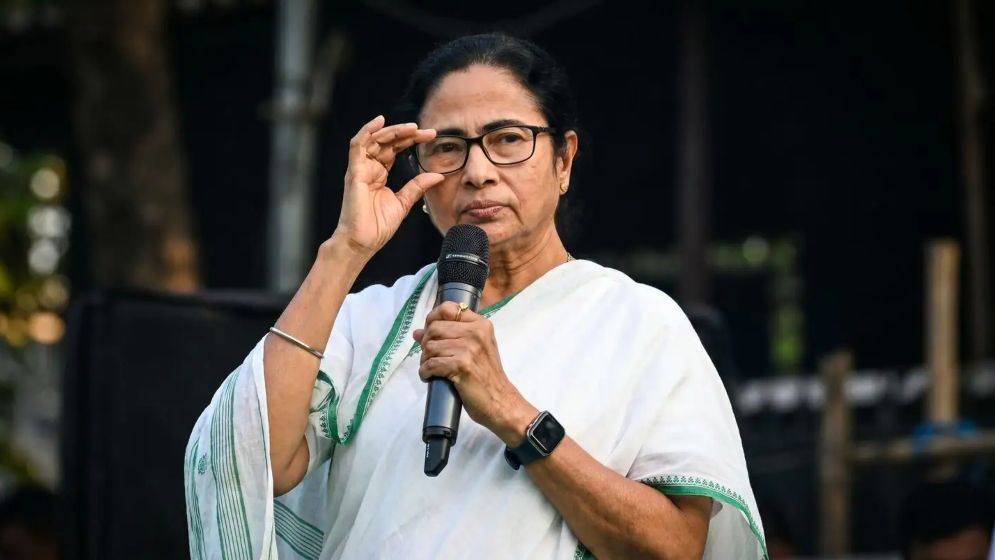 ‘পদত্যাগ করব না, আমাকে বরখাস্ত করুক’: মমতা ব্যানার্জি