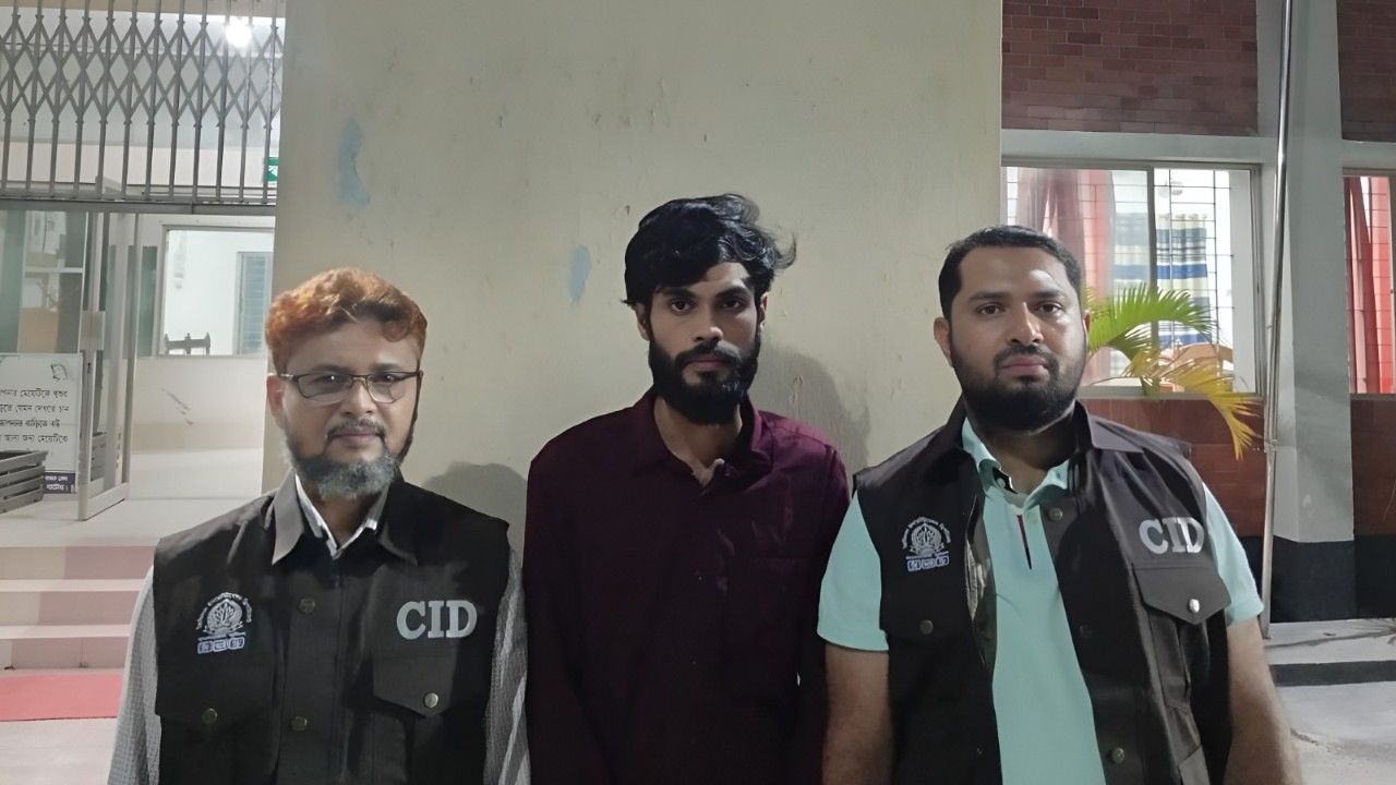 বিচারকের কণ্ঠস্বর নকল করে প্রতারণা: মূলহোতা গ্রেফতার