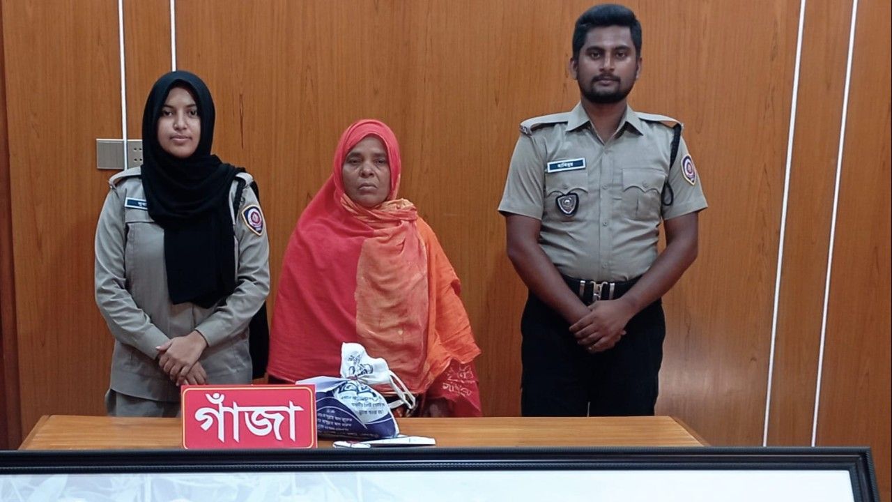 চাঁপাইনবাবগঞ্জে ডিএনসির অভিযানে ৪০০ গ্রাম গাঁজাসহ নারী গ্রেফতার