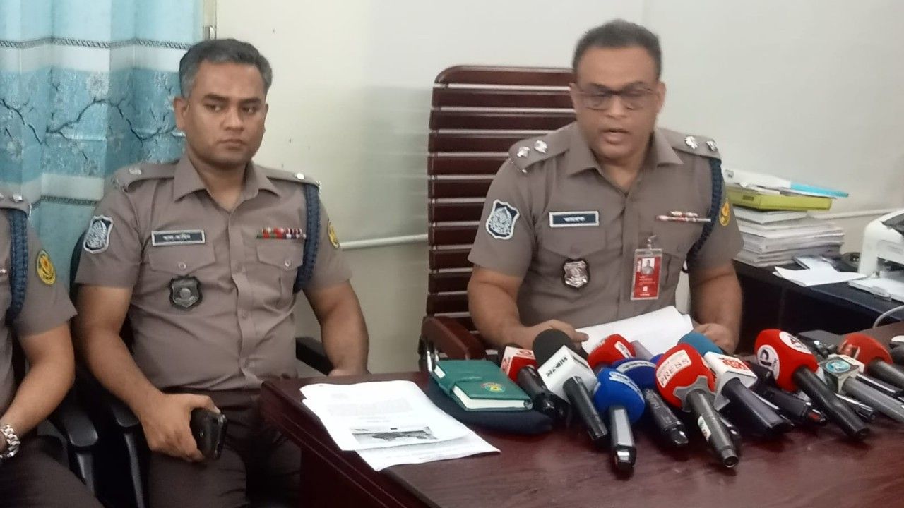 যাত্রাবাড়ী ও মুগদায় পুলিশের বিশেষ অভিযান: বিভিন্ন অপরাধে জড়িত ২২ জন গ্রেফতার