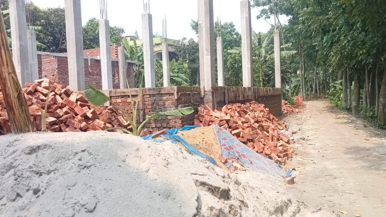 সরকারি জমি দখল করে ভবন নির্মাণের অভিযোগ আওয়ামী লীগ নেতার বিরুদ্ধে