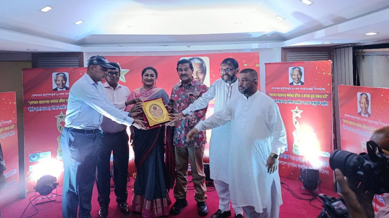 নেলসন ম্যান্ডেলা স্মৃতি সম্মাননা পেলেন মুকসুদপুর থানার ওসি