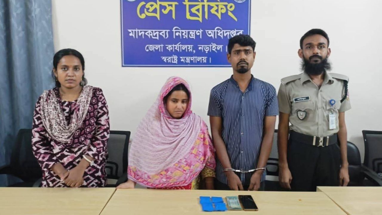 নড়াইলে ৯০০ পিস ইয়াবাসহ গ্রেফতার ২