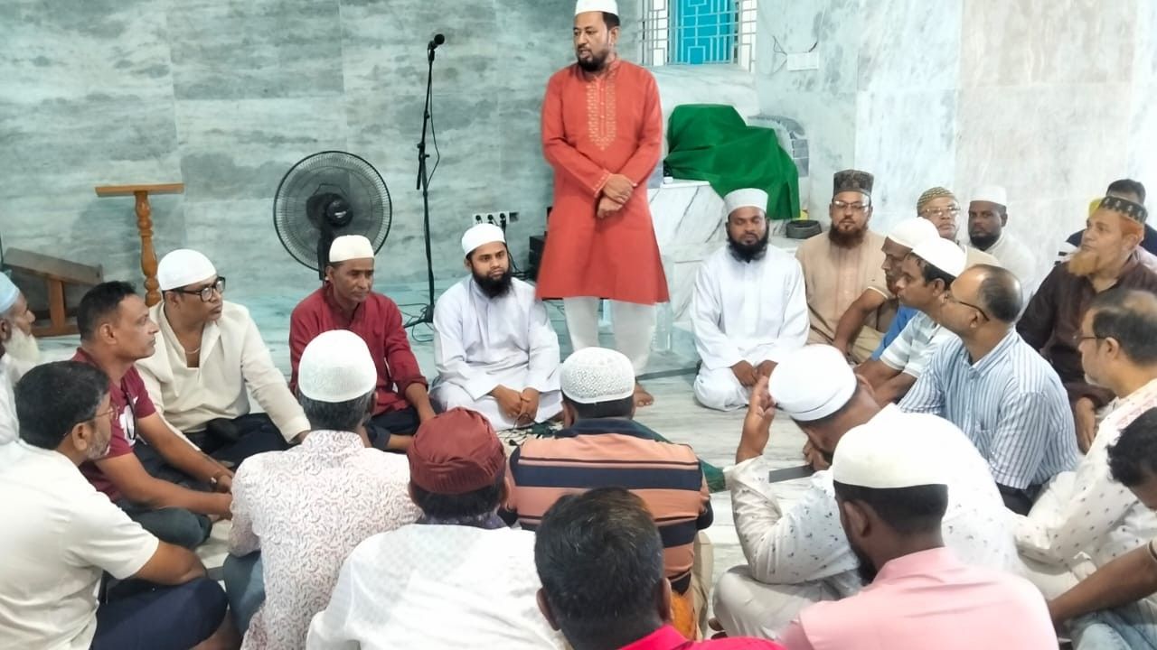 এমপি লবি ও তার স্ত্রীর সুস্থতা কামনায় ডুমুরিয়ায় দোয়া মাহফিল
