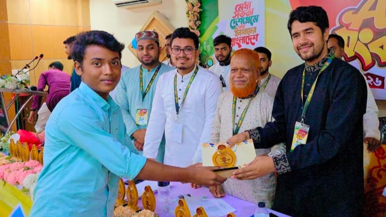 চাঁপাইনবাবগঞ্জে ছাত্রশিবিরের উদ্যোগে জিপিএ-৫ প্রাপ্ত কৃতি শিক্ষার্থীদের সংবর্ধনা