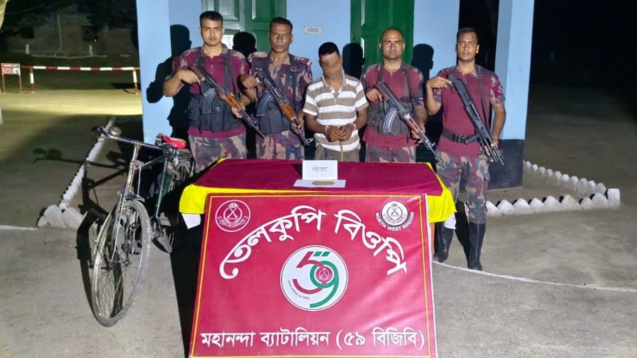 শিবগঞ্জে ৫৯ বিজিবির বিশেষ অভিযান, চিহ্নিত মাদক কারবারি আটক