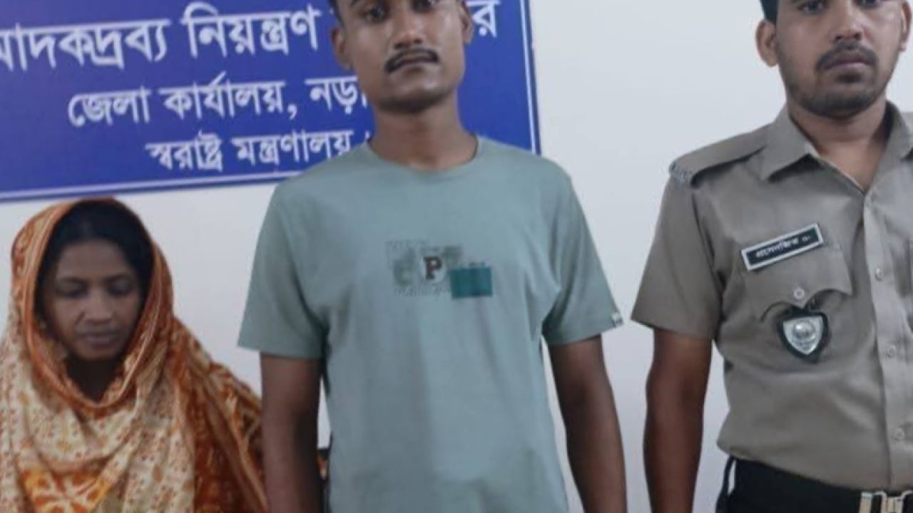 লোহাগড়ায় গাঁজা-ইয়াবাসহ শাশুড়ি ও মেয়ের জামাই গ্রেপ্তার