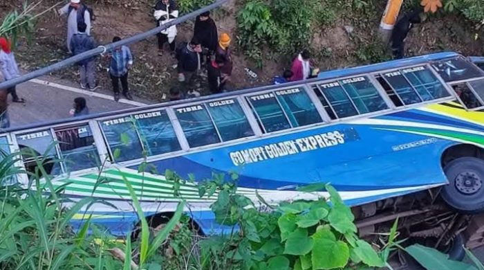 খাগড়াছড়িতে পর্যটকবাহী বাস উল্টে ২০ পর্যটক আহত হয়েছেন