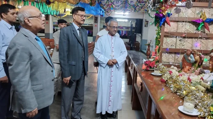 বড়দিন উপলক্ষে খ্রিস্টান সম্প্রদায়ের সঙ্গে শুভেচ্ছা বিনিময় করেছেন পররাষ্ট্র উপদেষ্টা মো. তৌহিদ হোসেন।