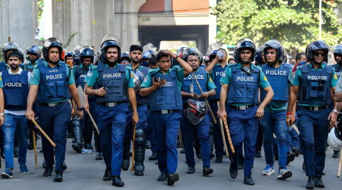 সংস্কার কমিশনের জরিপ ও প্রাপ্ত তথ্যে কেমন পুলিশ চায় জনগণ। রয়েছে বিজ্ঞজনদের মতামত।